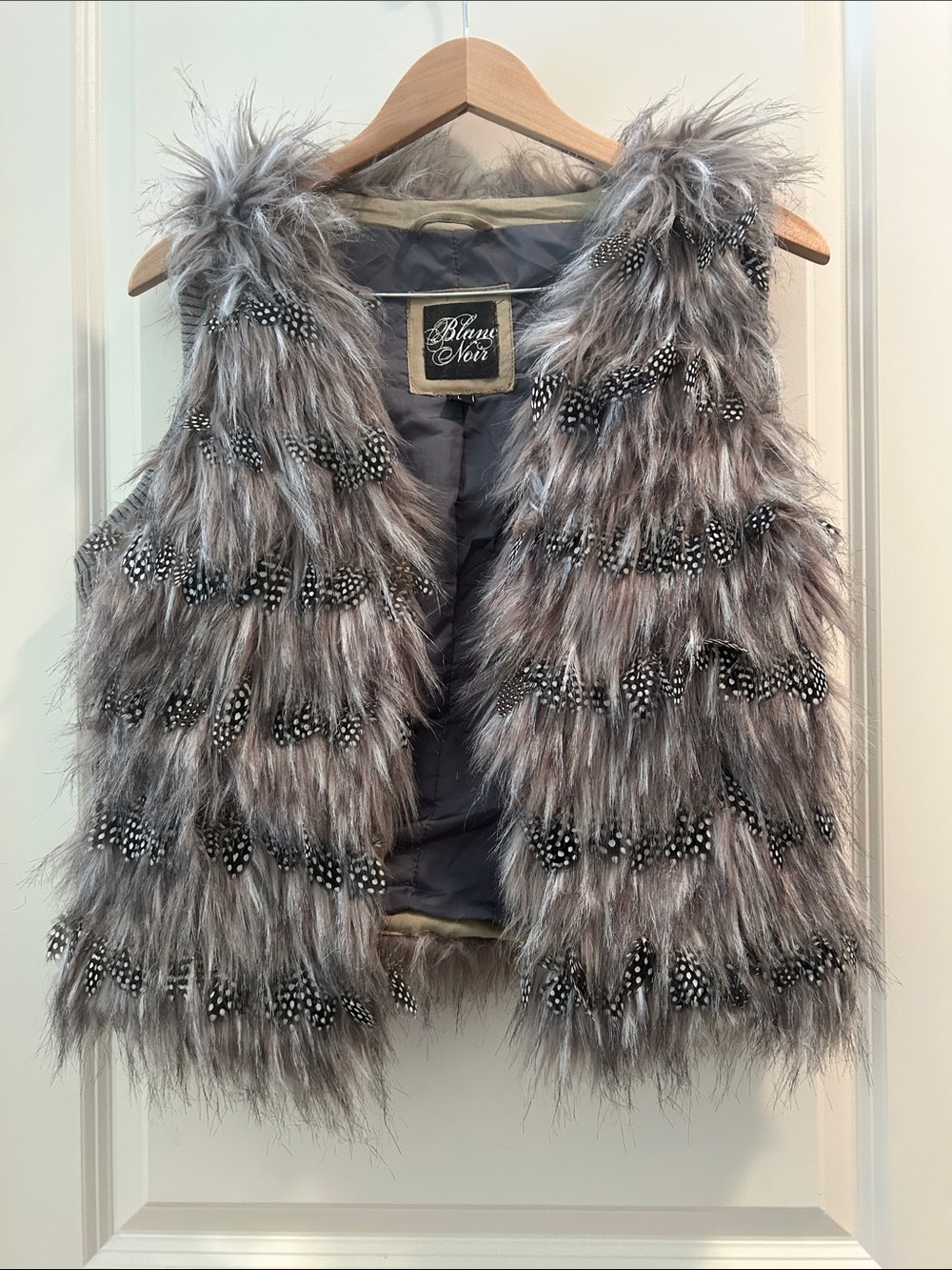Blanc Noir Faux Fur Mobwife open Vest Feather Accents knit ribbed panels size L